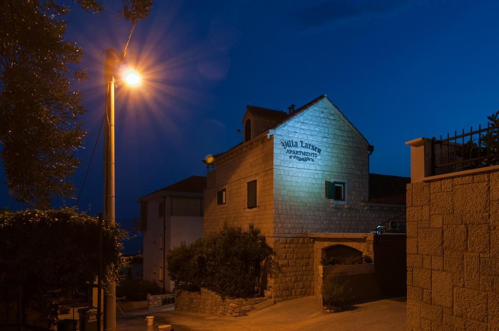 Apartments Larsen Omis Bagian luar foto