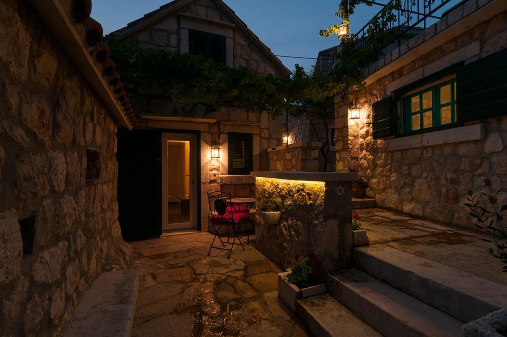 Apartments Larsen Omis Bagian luar foto
